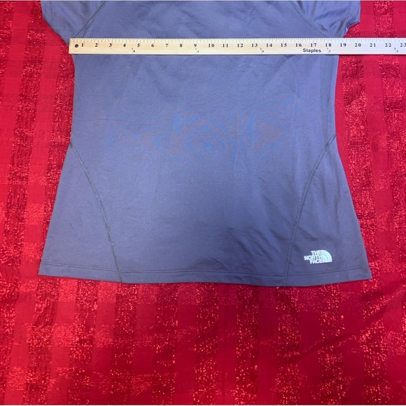 The North Face Women's Training T-Shirt in Gray, Size L - Picture 6 of 7